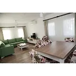 Dibek Homes & Pensiune