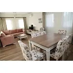 Dibek Homes & Pensiune 4*
