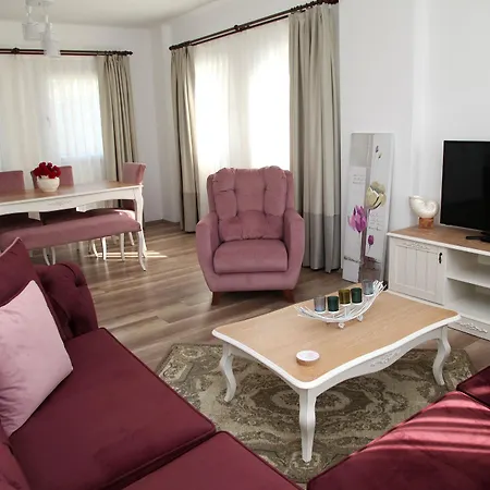 Dibek Homes & Pensiune