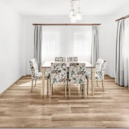 Dibek Homes & 얄리카베크